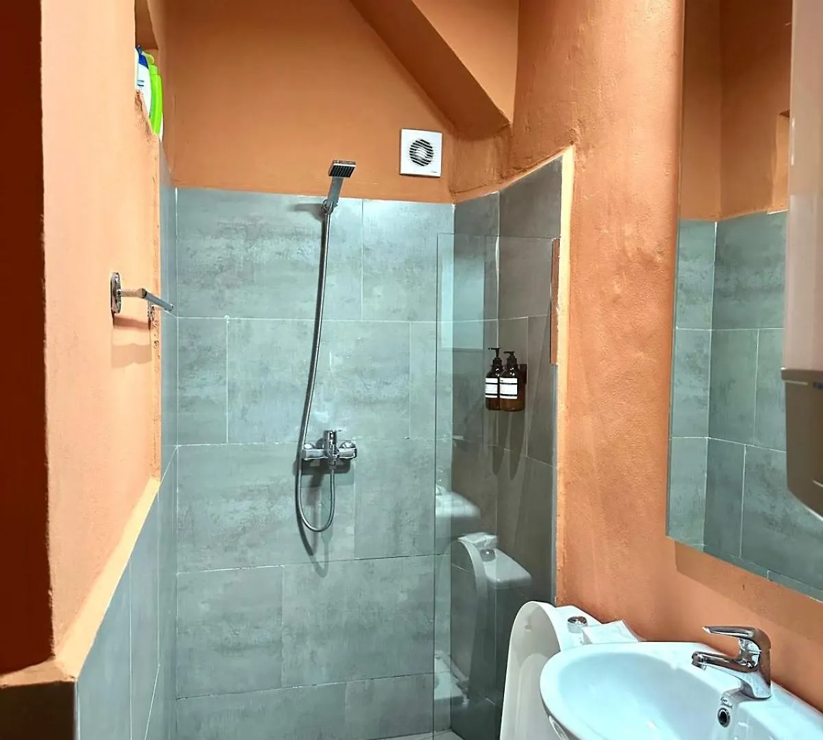 Cozy Studio At Taiwan Citycenter Τίρανα 0*,  Αλβανία